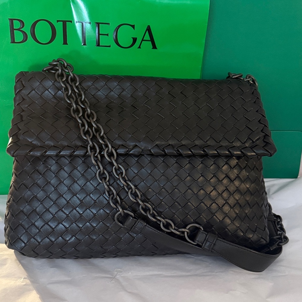 Bottega Veneta Black Olimpia CrossbodyBag Intrecciato Medium size Gunmetal hard.